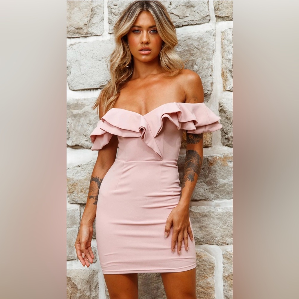 Selfie Leslie Off-Shoulder Ruffle Bodycon Dress in Blush Pink - NWOT- Large